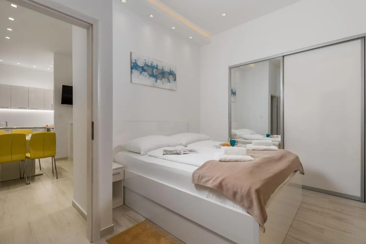 Lux Apartments Rijeka 0*,
